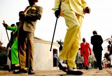 Photo of Африканские стиляги учат радоваться жизни в любых обстоятельствах