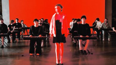 Photo of Fashion-автофикшен: перформанс Насти Ливадновой собрал аншлаг в «Гараже»